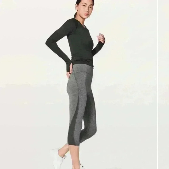 Lululemon Speed Up Crop *21"
Heathered Black leggings 6 - Picture 3 of 11